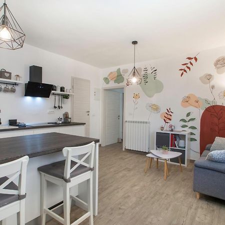 Apartment Vinotoc Ізола Екстер'єр фото