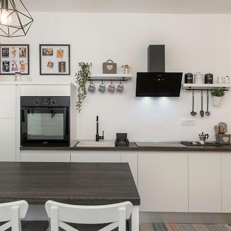 Apartment Vinotoc Ізола Екстер'єр фото